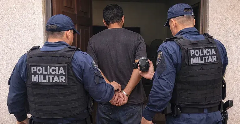 Imagem de compartilhamento para o artigo Tornozeleira arrancada e fuga frustrada: foragido é preso ao tentar se esconder em casa em Cassilândia da MS Todo dia